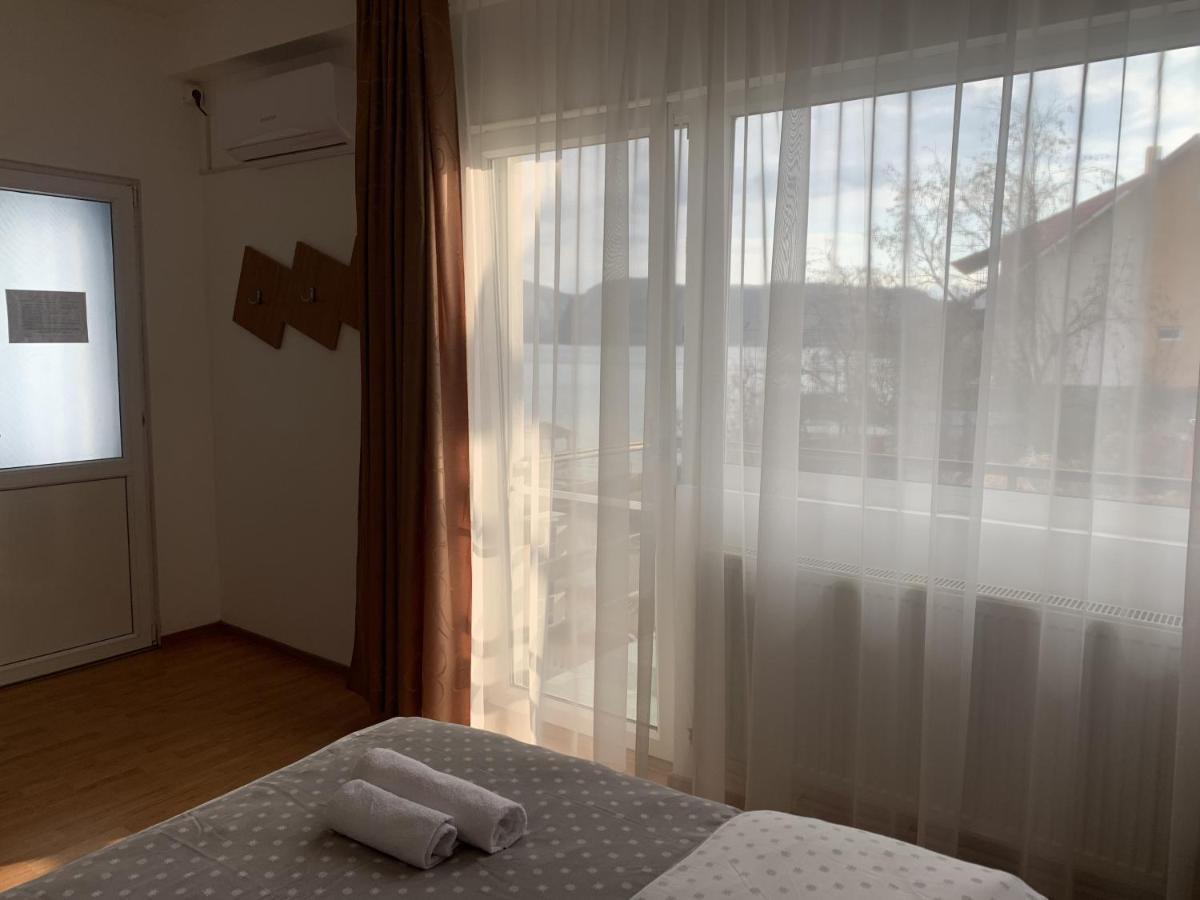 Casa Ana Serena Ieşelniţa Bagian luar foto