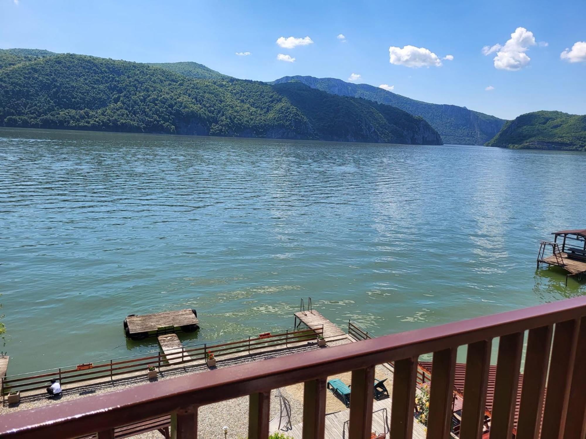 Casa Ana Serena Ieşelniţa Bagian luar foto