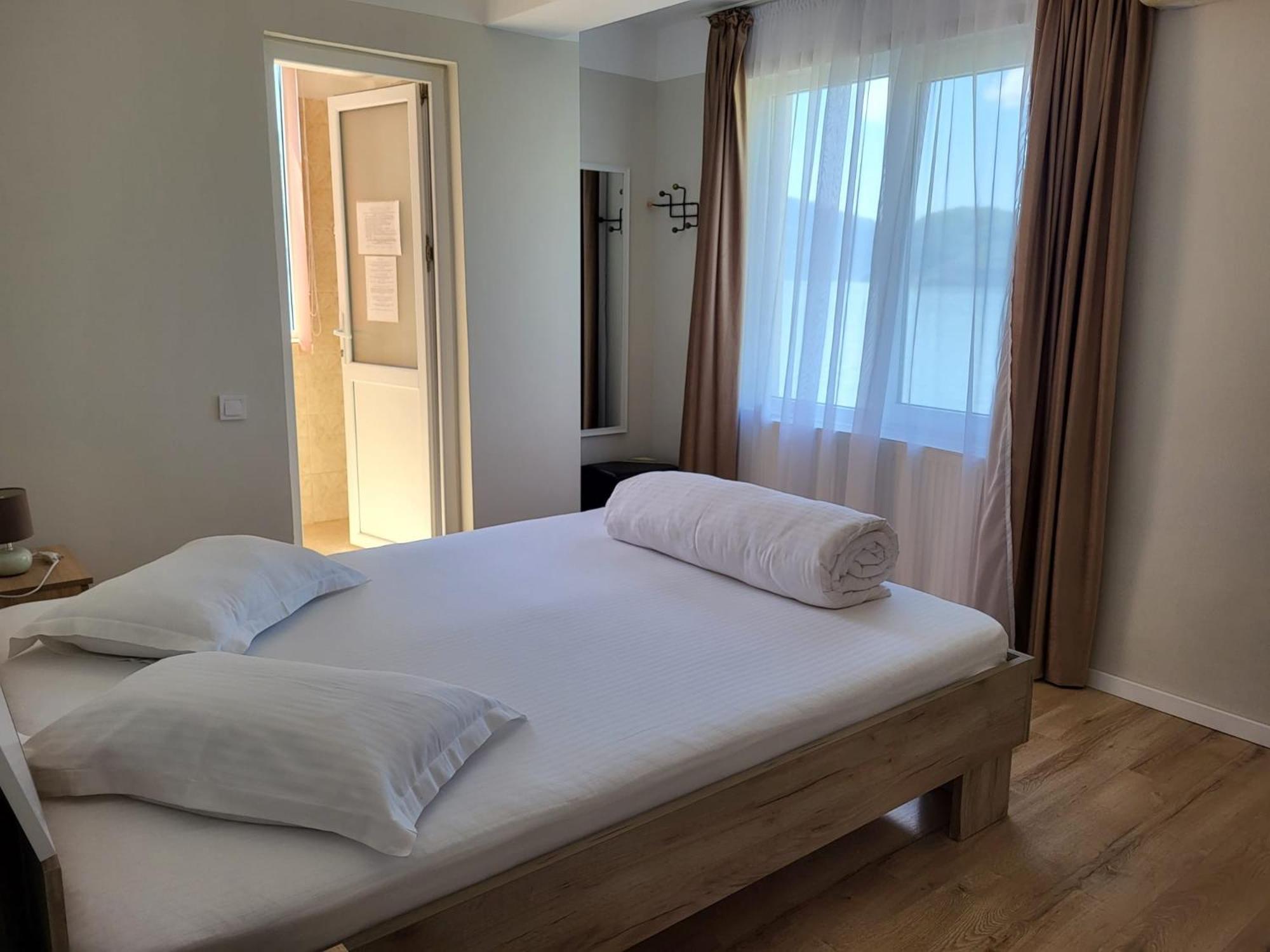 Casa Ana Serena Ieşelniţa Bagian luar foto