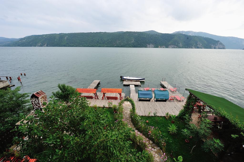 Casa Ana Serena Ieşelniţa Bagian luar foto