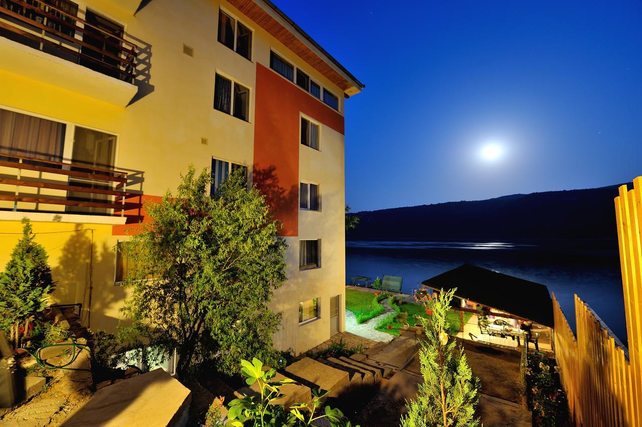 Casa Ana Serena Ieşelniţa Bagian luar foto