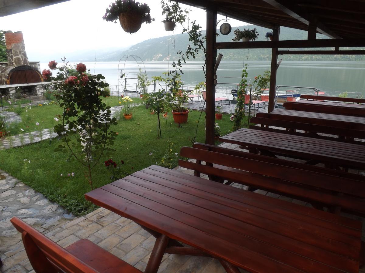 Casa Ana Serena Ieşelniţa Bagian luar foto