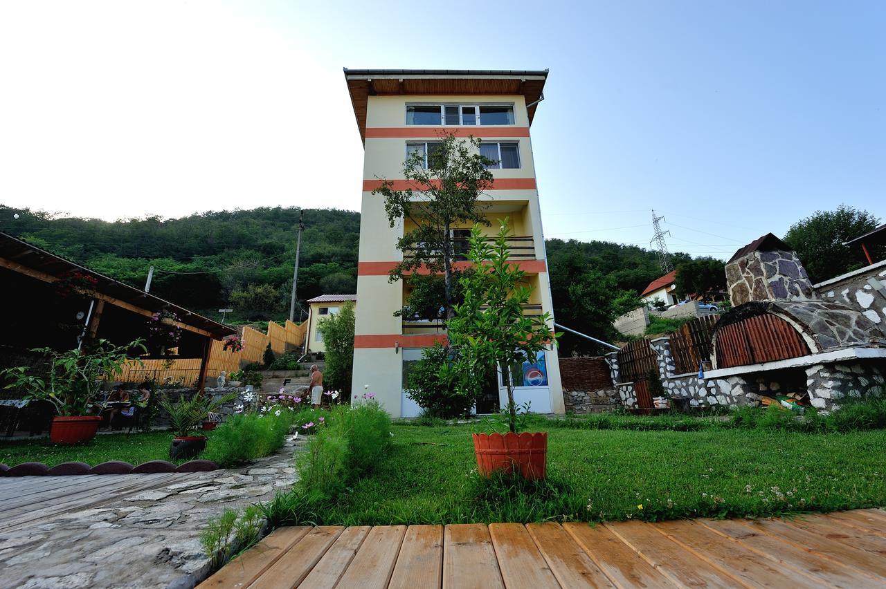 Casa Ana Serena Ieşelniţa Bagian luar foto