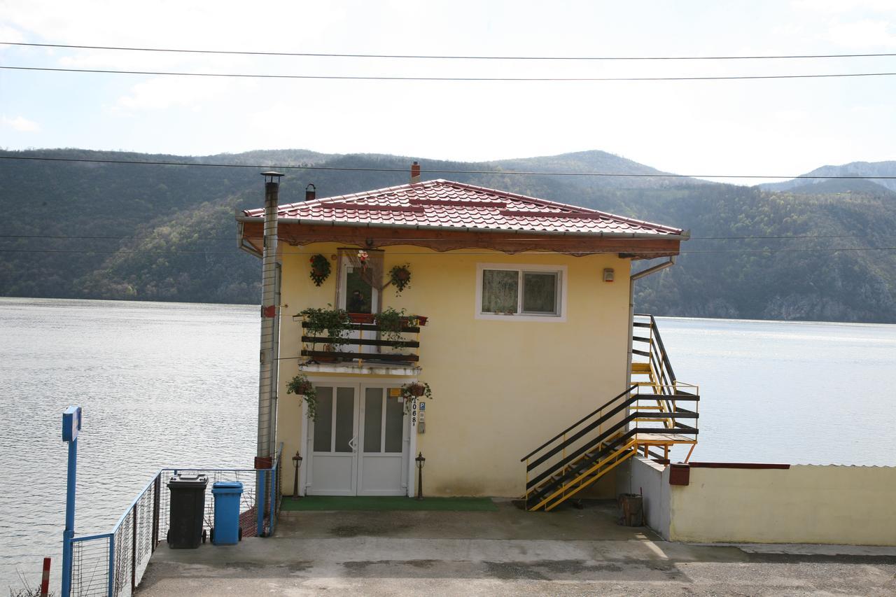 Casa Ana Serena Ieşelniţa Bagian luar foto