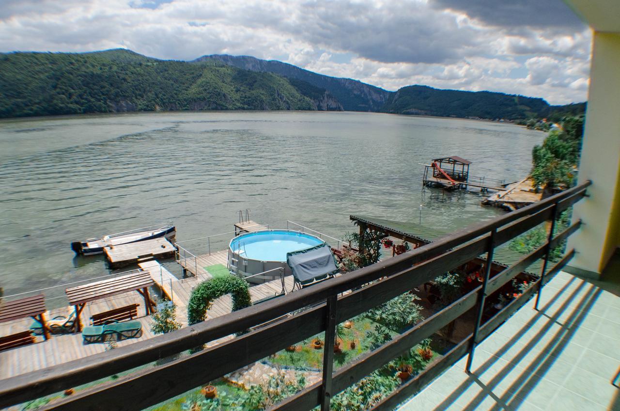 Casa Ana Serena Ieşelniţa Bagian luar foto