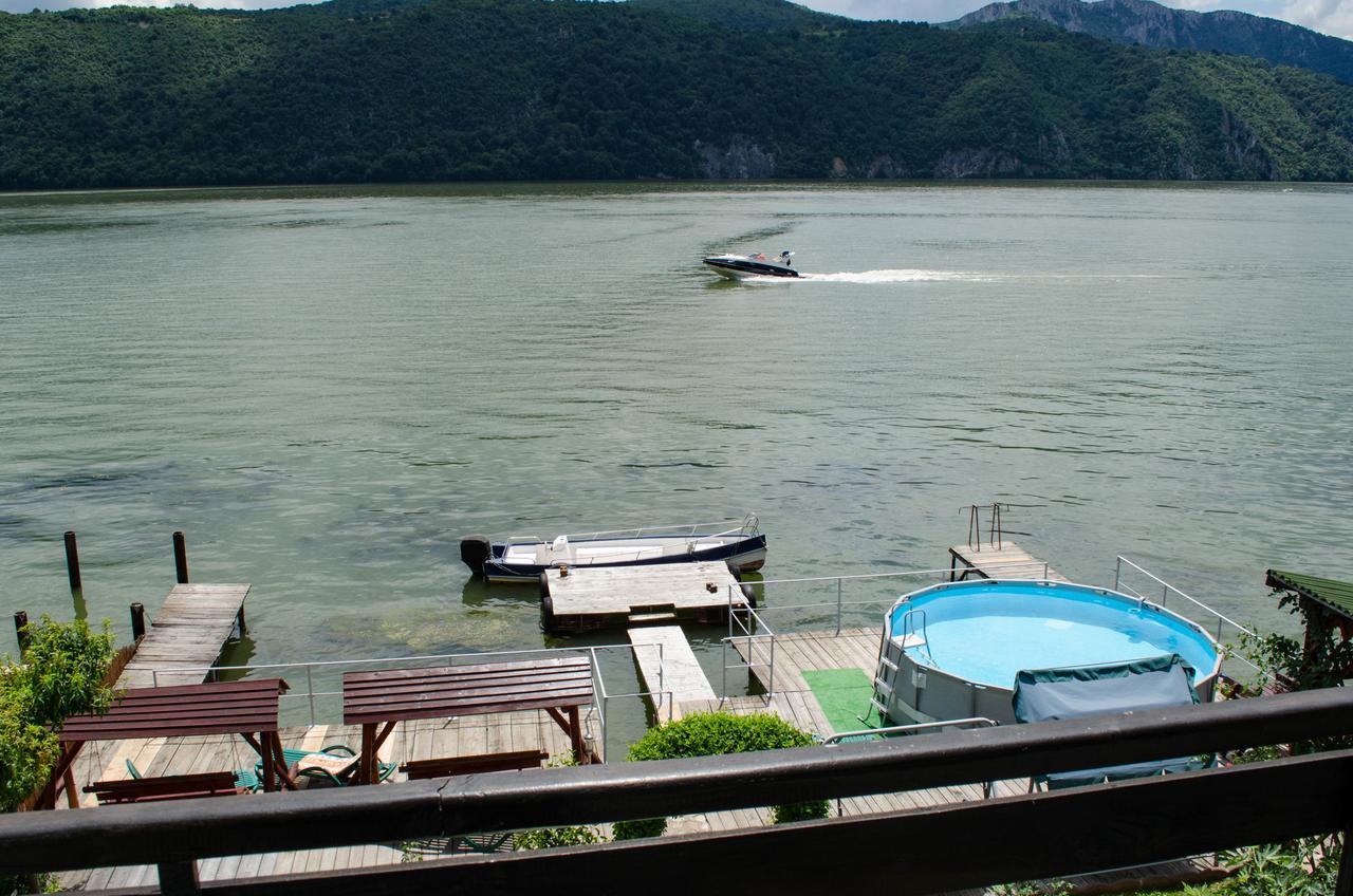 Casa Ana Serena Ieşelniţa Bagian luar foto