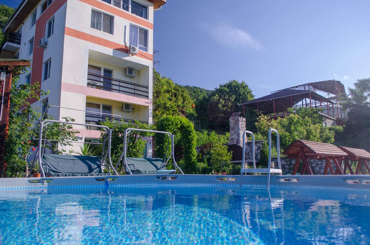 Casa Ana Serena Ieşelniţa Bagian luar foto