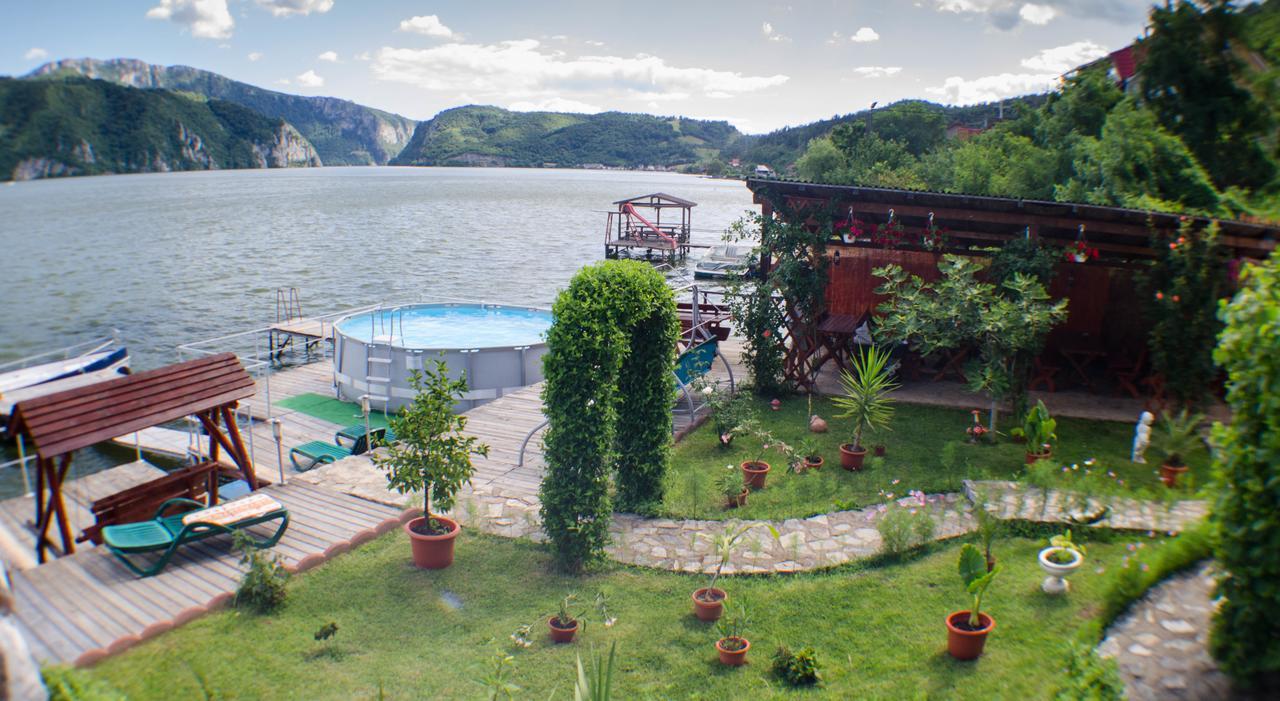Casa Ana Serena Ieşelniţa Bagian luar foto