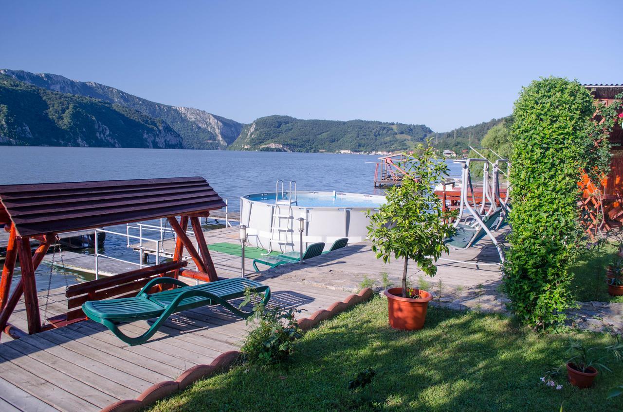 Casa Ana Serena Ieşelniţa Bagian luar foto