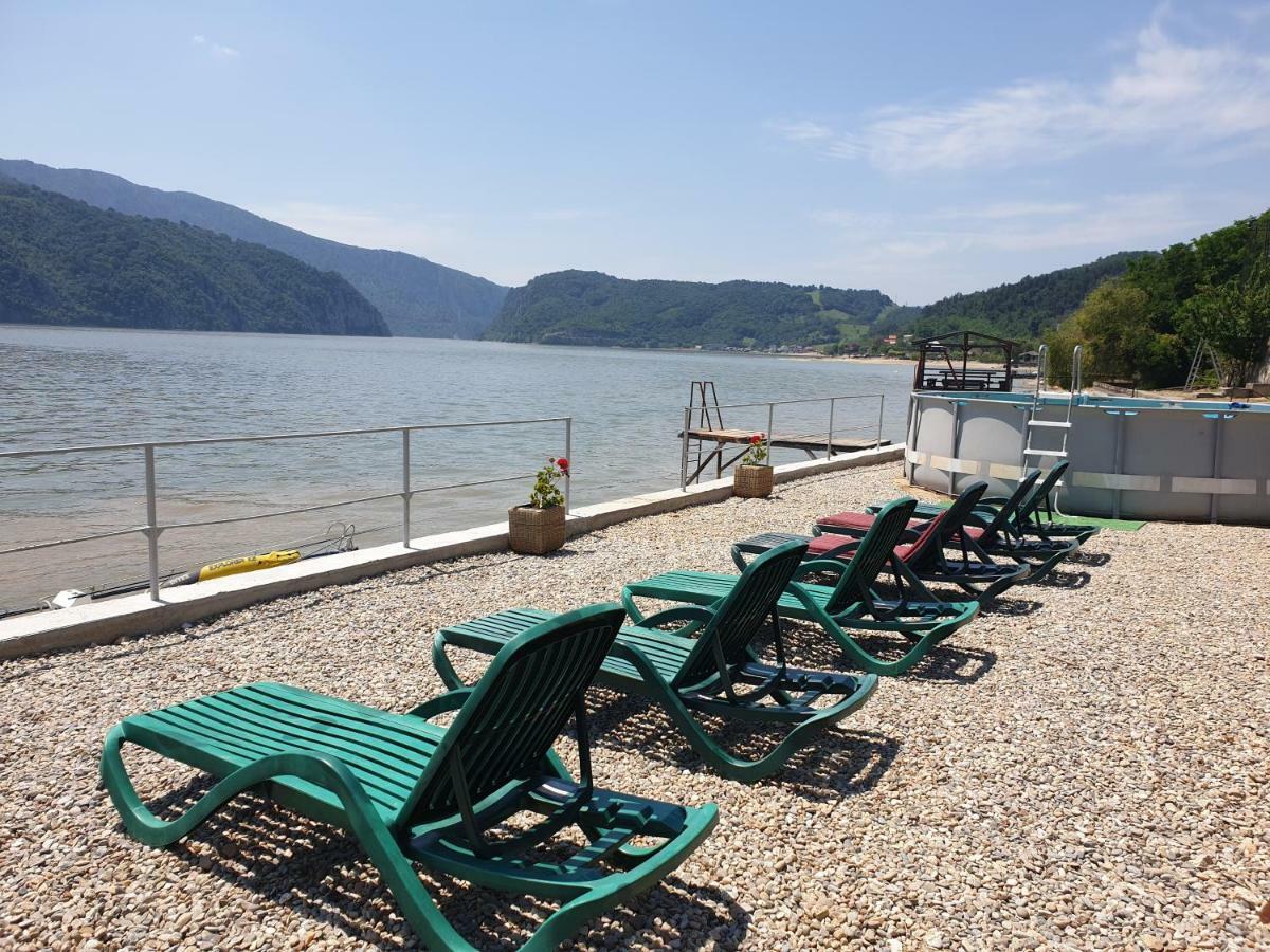 Casa Ana Serena Ieşelniţa Bagian luar foto